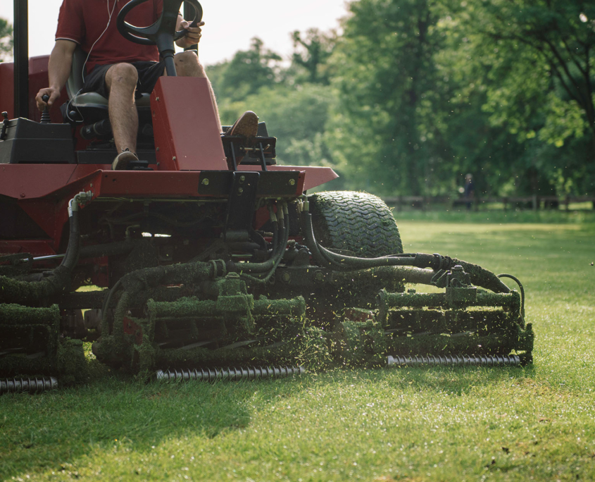 Golf course maintenance equipment, fairway mower