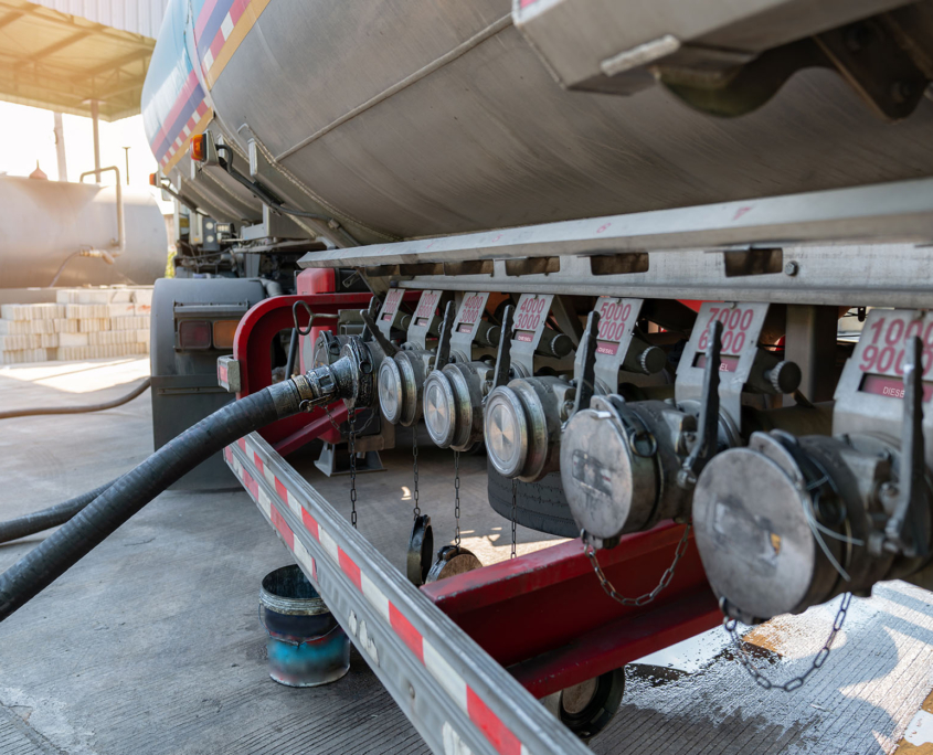 How to Improve Your Fuel Delivery Schedule with Fleet Analytics