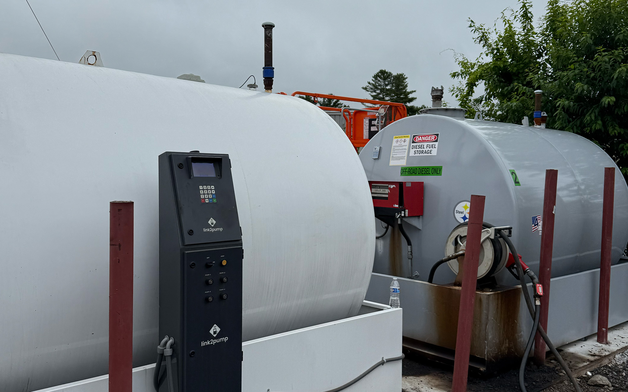 Image Of L2p Pedestal Next To Tanks